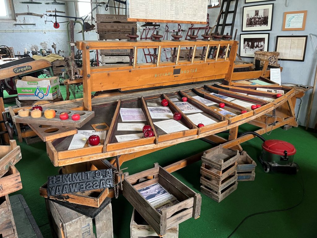 Appelsoorteermachine FOTO Frank Bergevoet, RCE